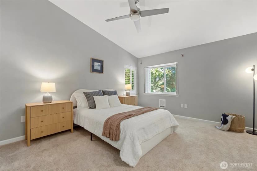 Property photo for 12438 Ne 7th Place, Bellevue photo 17