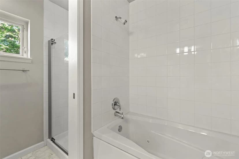 Property photo for 12438 Ne 7th Place, Bellevue photo 21