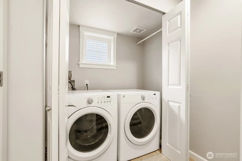 Property photo for 17520 12th Avenue Ne #b, Shoreline photo 22