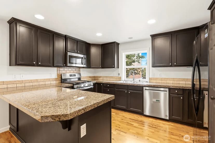 Property photo for 17520 12th Avenue Ne #b, Shoreline photo 6