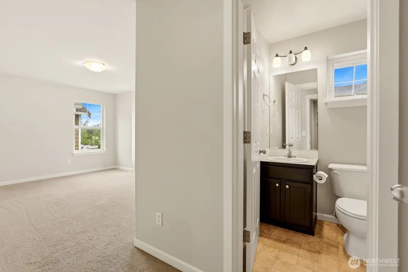 Property photo for 17520 12th Avenue Ne #b, Shoreline photo 17