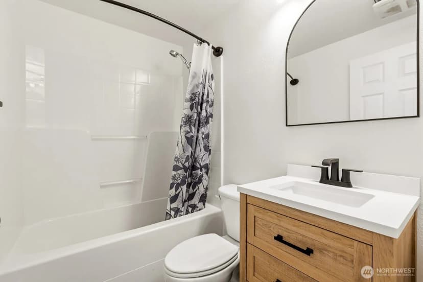 Property photo for 17520 12th Avenue Ne #b, Shoreline photo 21