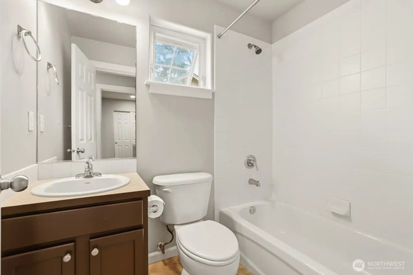 Property photo for 17520 12th Avenue Ne #b, Shoreline photo 18