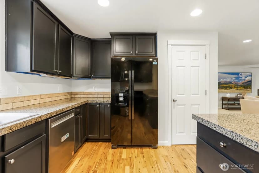 Property photo for 17520 12th Avenue Ne #b, Shoreline photo 8