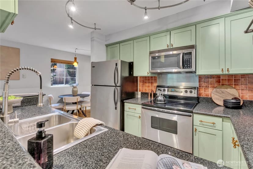 Property photo for 952 N 35th Street #102, Seattle photo 13