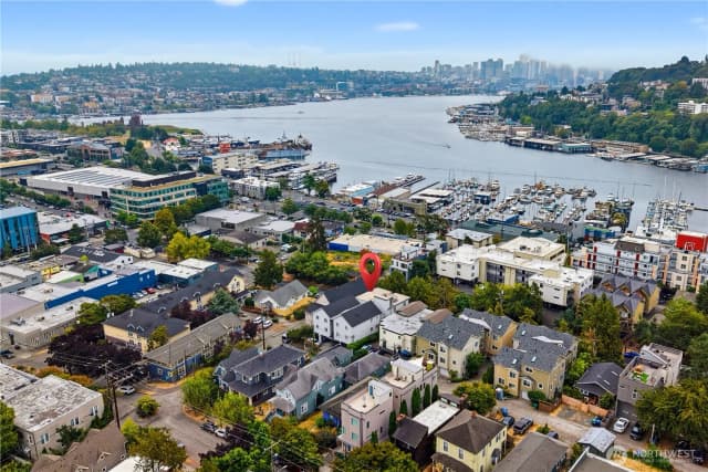 Property photo for 952 N 35th Street #102, Seattle photo 2