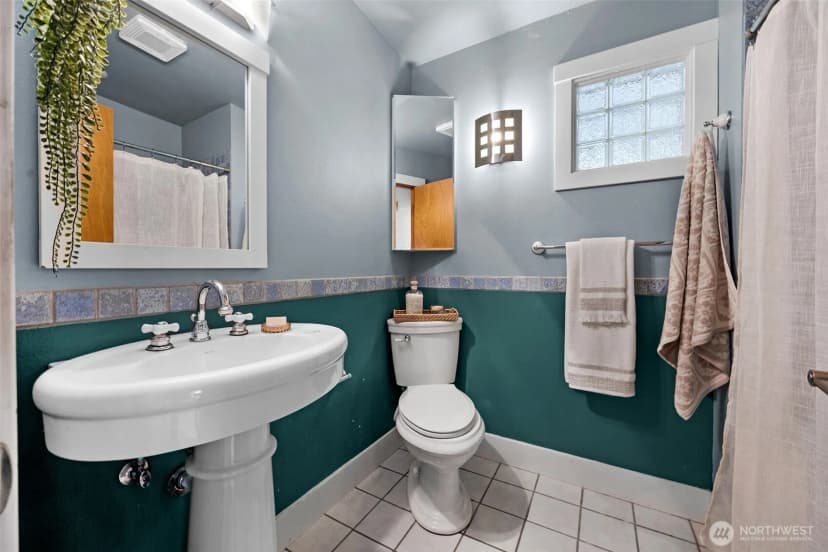 Property photo for 12521 2nd Avenue Ne, Seattle photo 15