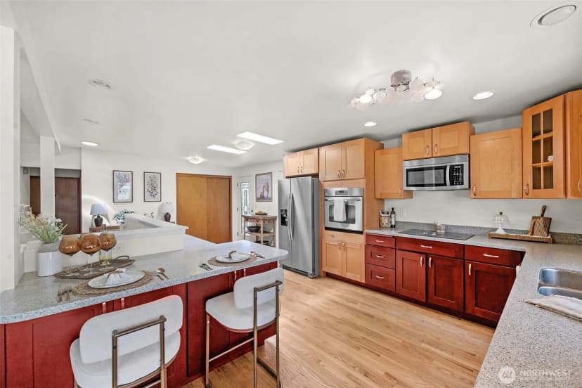 Property photo for 12521 2nd Avenue Ne, Seattle photo 10