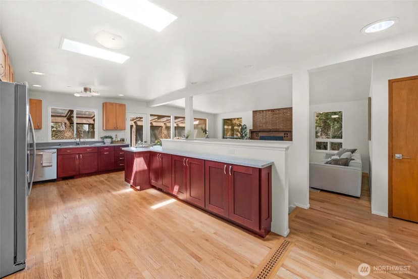 Property photo for 12521 2nd Avenue Ne, Seattle photo 8