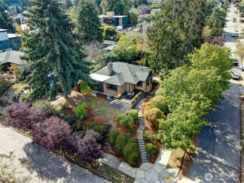 Property photo for 4201 51st Avenue S, Seattle photo 2
