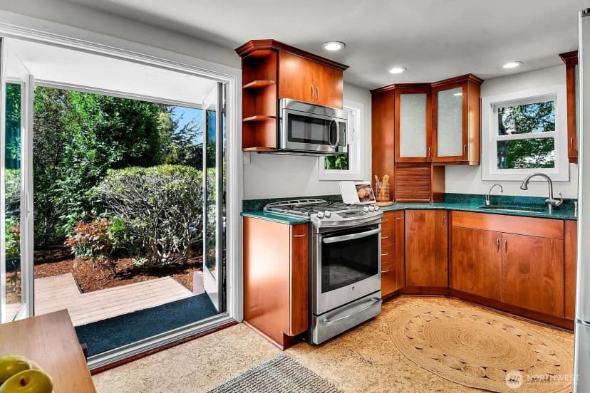 Property photo for 4201 51st Avenue S, Seattle photo 12