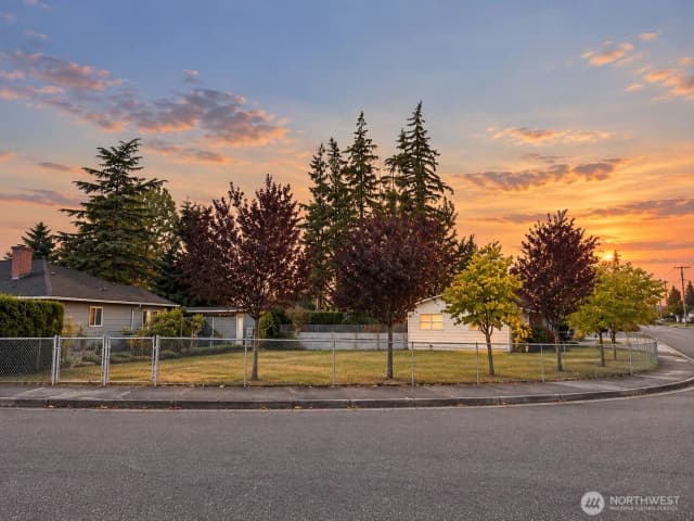 Property photo for 2716 5th Street, Everett photo 3