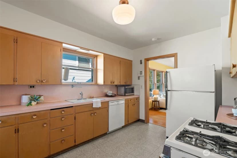 Property photo for 5021 36th Avenue Sw, Seattle photo 8