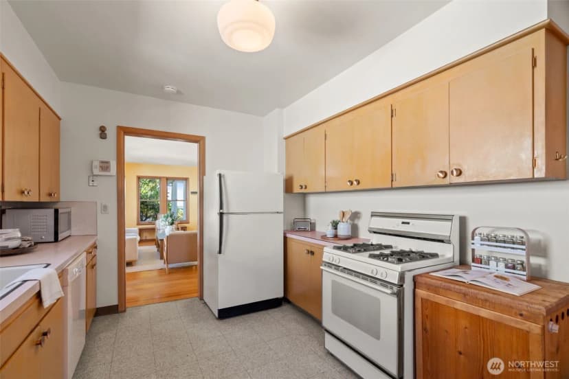 Property photo for 5021 36th Avenue Sw, Seattle photo 9