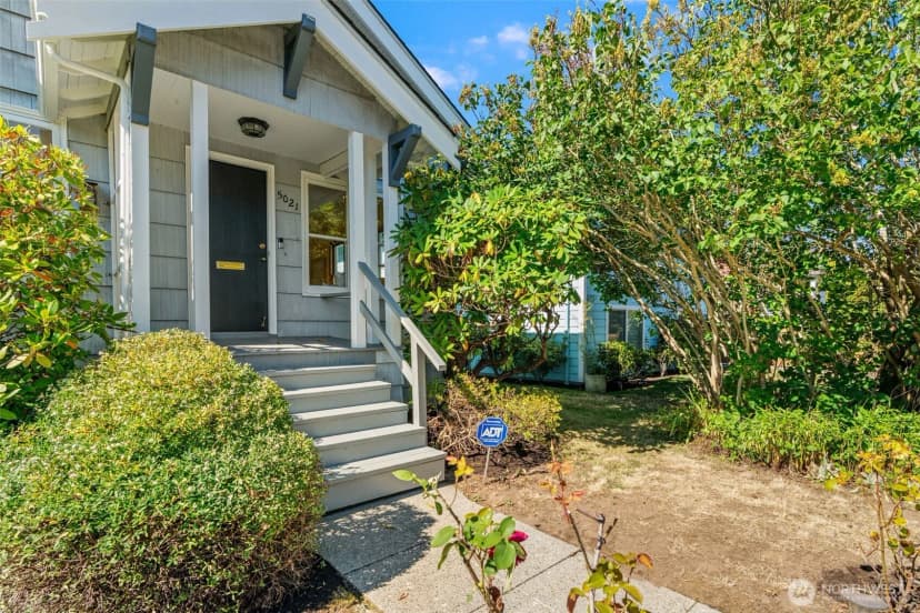 Property photo for 5021 36th Avenue Sw, Seattle photo 2