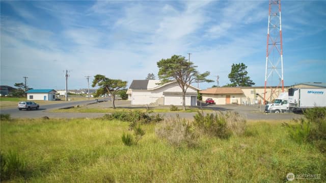 Property photo for 676 Point Brown Avenue Ne, Ocean Shores photo 4