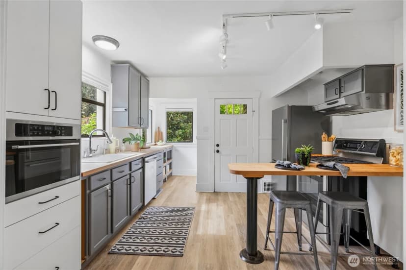 Property photo for 1423 33rd Avenue, Seattle photo 14