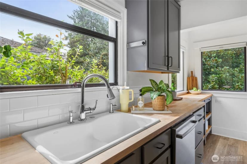 Property photo for 1423 33rd Avenue, Seattle photo 17