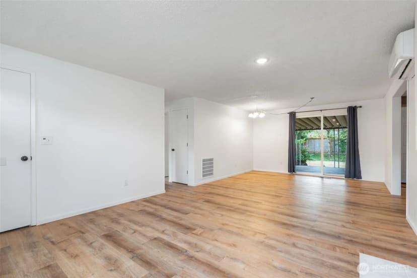 Property photo for 16458 Ne 17th Place, Bellevue photo 6