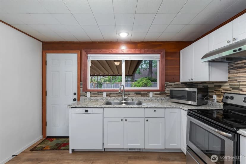 Property photo for 16458 Ne 17th Place, Bellevue photo 16