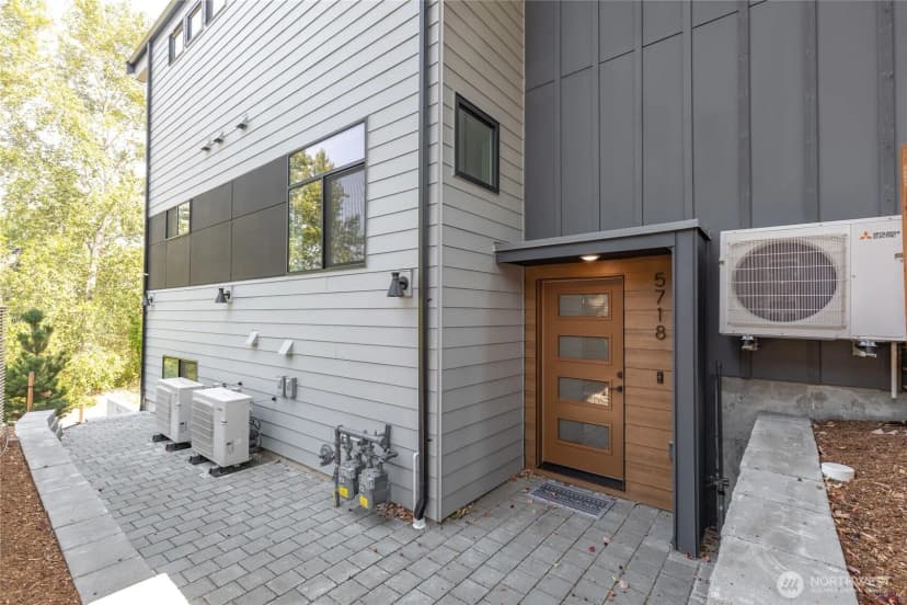 Property photo for 5718 Ne 65th Street, Seattle photo 29