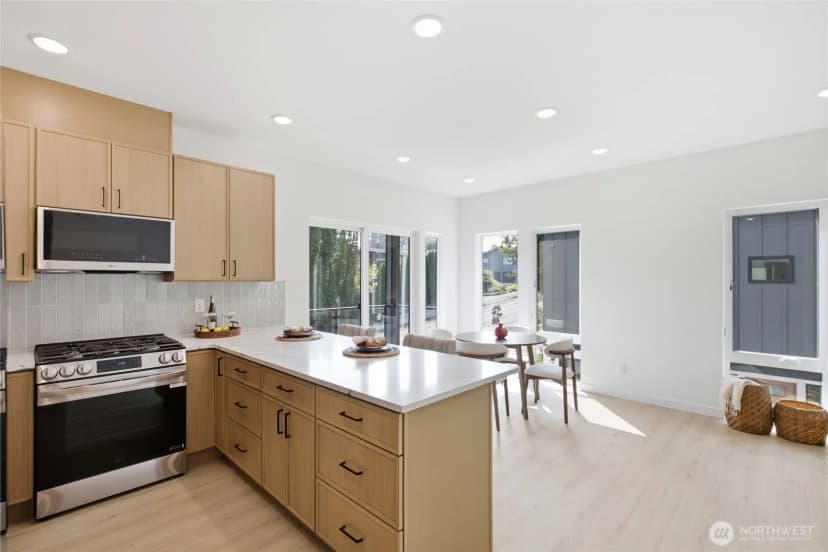 Property photo for 5718 Ne 65th Street, Seattle