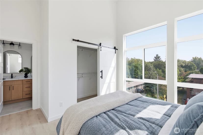 Property photo for 5718 Ne 65th Street, Seattle photo 12