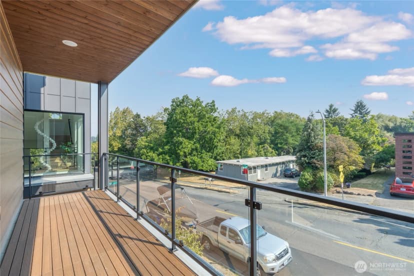 Property photo for 5718 Ne 65th Street, Seattle photo 4