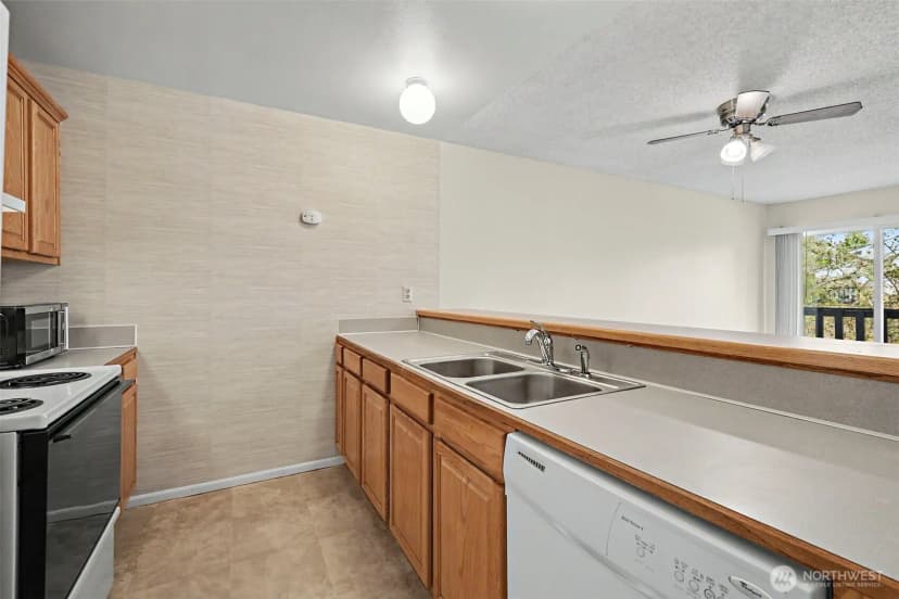 Property photo for 17431 Ambaum Blvd S ##d15, Burien photo 7