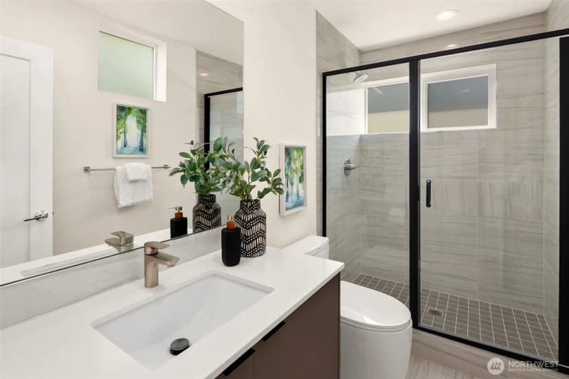 Property photo for 4919 Meridian Avenue N, Seattle photo 12