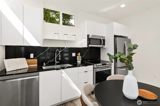 Property photo for 4919 Meridian Avenue N, Seattle photo 4