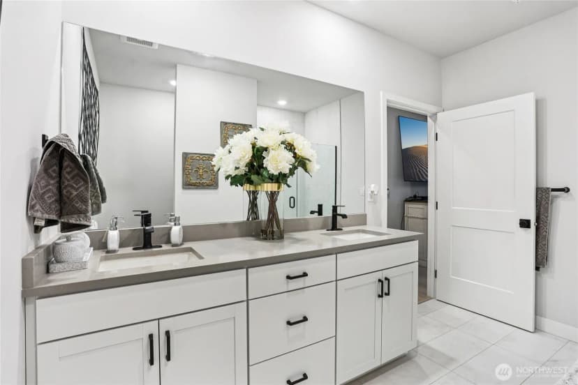 Property photo for 14598 Westminster Way N #102, Shoreline photo 16