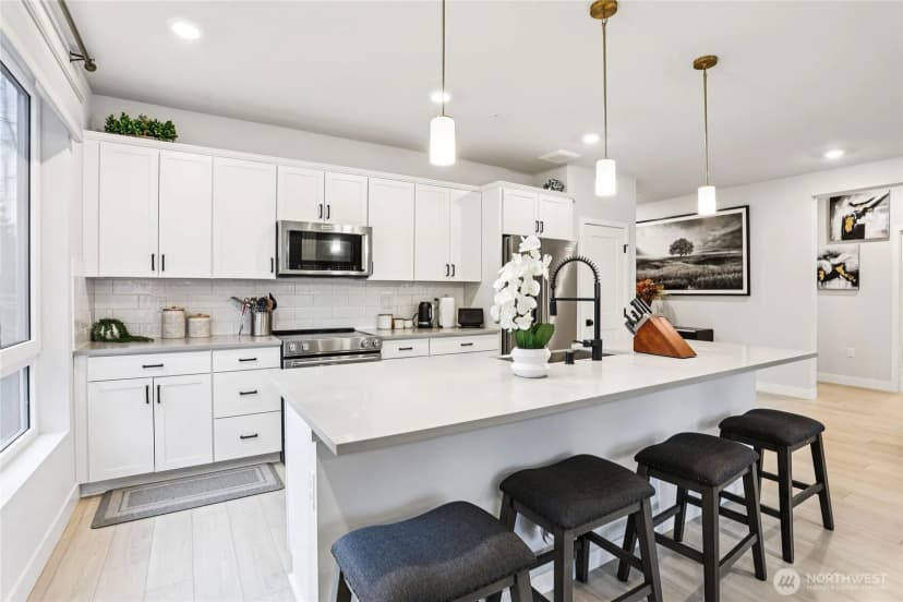 Property photo for 14598 Westminster Way N #102, Shoreline photo 10