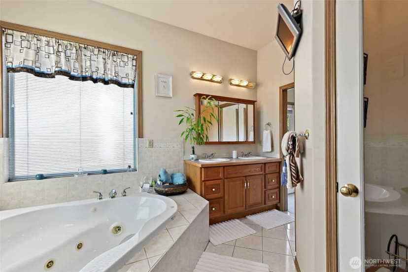 Property photo for 10821 Crestwood Drive S, Seattle photo 28