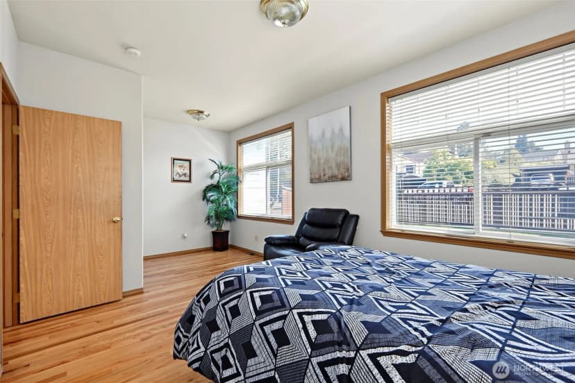 Property photo for 10821 Crestwood Drive S, Seattle photo 16