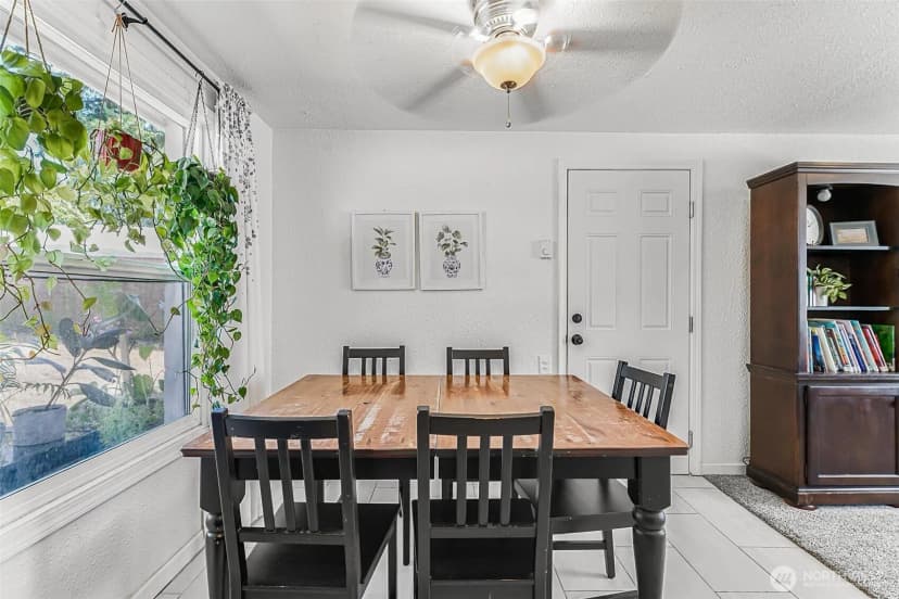 Property photo for 8105 Fairway Drive Sw, Lakewood photo 6
