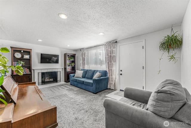 Property photo for 8105 Fairway Drive Sw, Lakewood photo 3