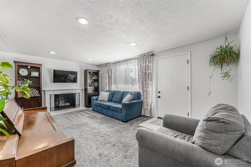 Property photo for 8105 Fairway Drive Sw, Lakewood photo 3