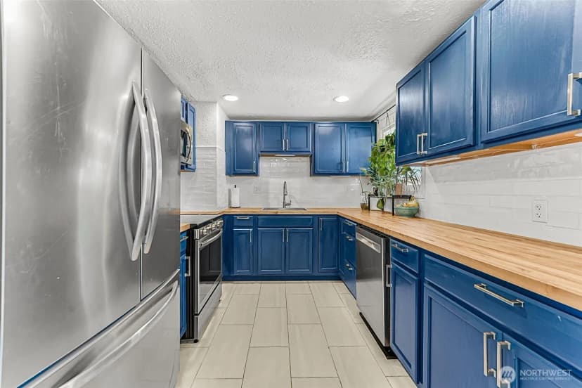 Property photo for 8105 Fairway Drive Sw, Lakewood photo 8