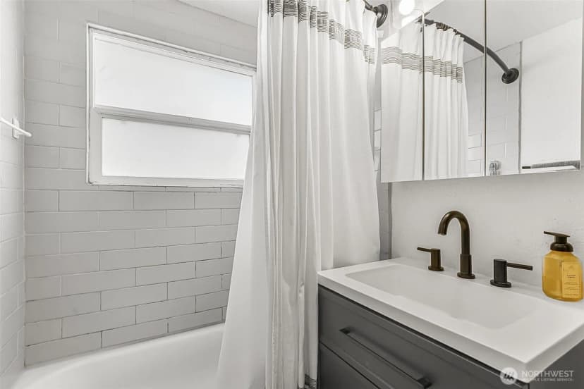 Property photo for 8105 Fairway Drive Sw, Lakewood photo 18