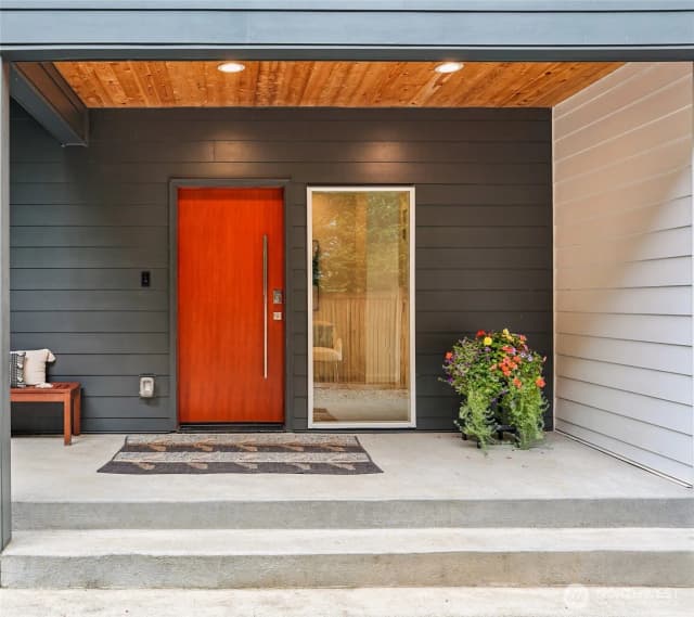Property photo for 10030 37th Avenue Sw, Seattle photo 2