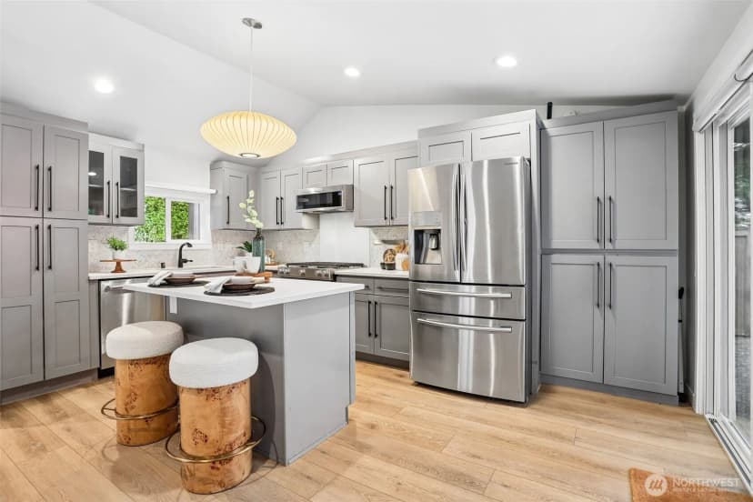 Property photo for 10030 37th Avenue Sw, Seattle photo 12