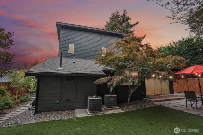 Property photo for 10030 37th Avenue Sw, Seattle photo 37