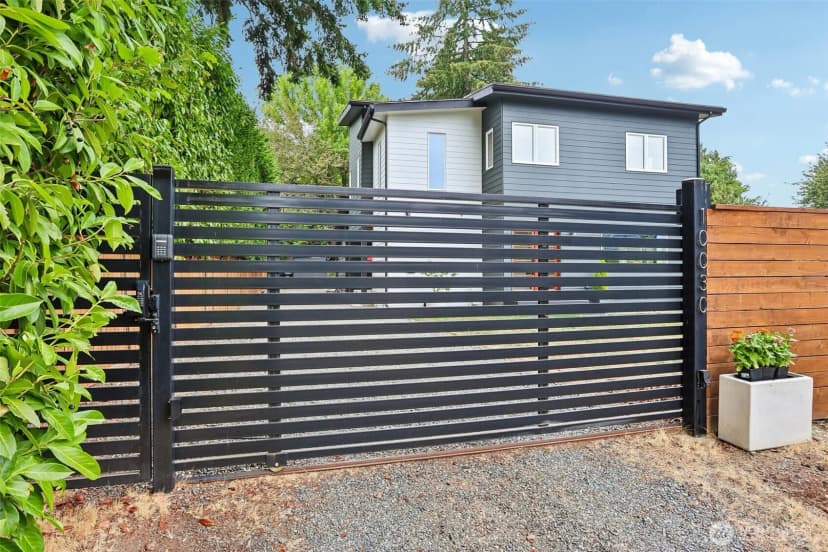 Property photo for 10030 37th Avenue Sw, Seattle photo 7