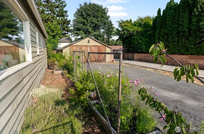 Property photo for 19127 80th Avenue W, Edmonds photo 24