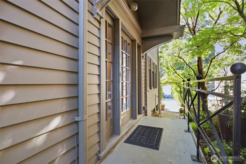 Property photo for 2039 34th Avenue S, Seattle photo 4