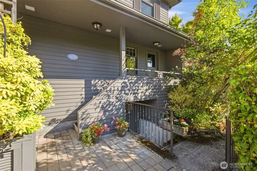 Property photo for 2039 34th Avenue S, Seattle photo 32