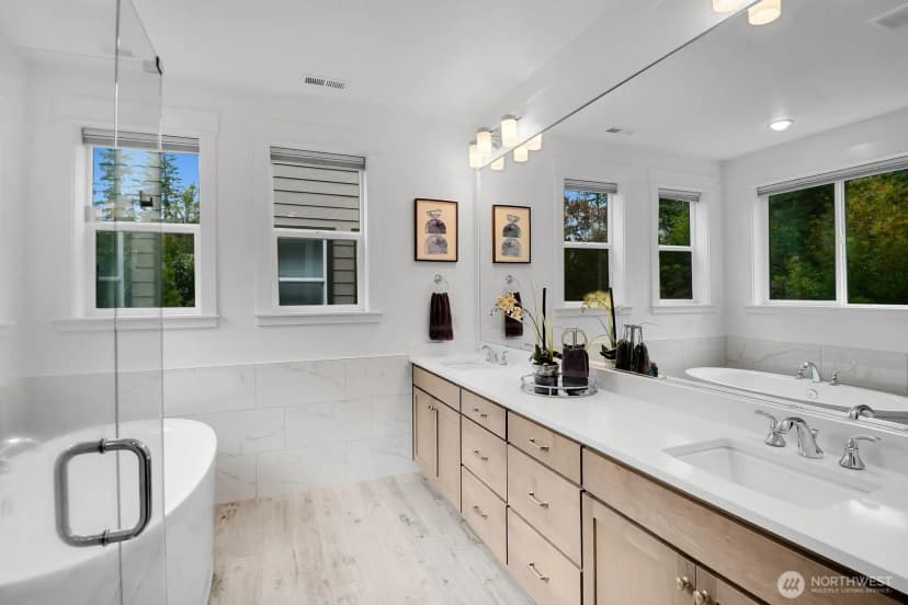Property photo for 1413 239th Avenue Ne, Sammamish photo 8
