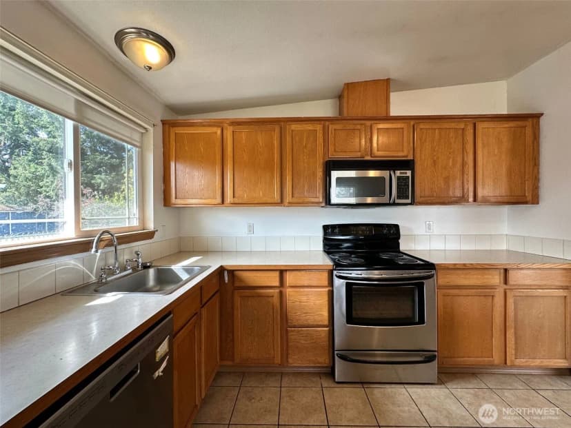 Property photo for 14208 Golden Given Rd E, Tacoma photo 8