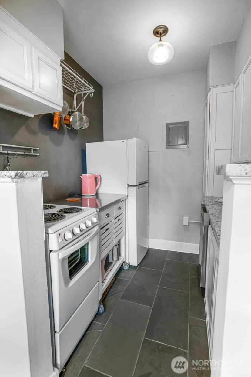 Property photo for 1605 E Olive Street #208, Seattle photo 8
